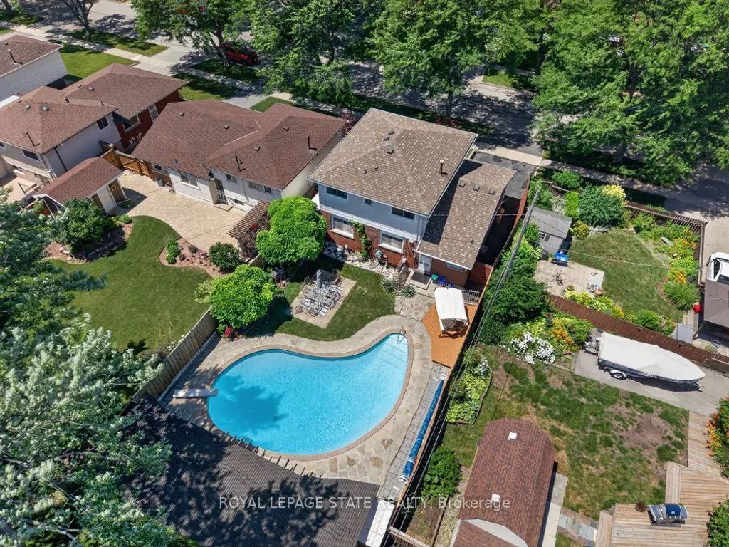 2440 Cyprus Avenue, Burlington