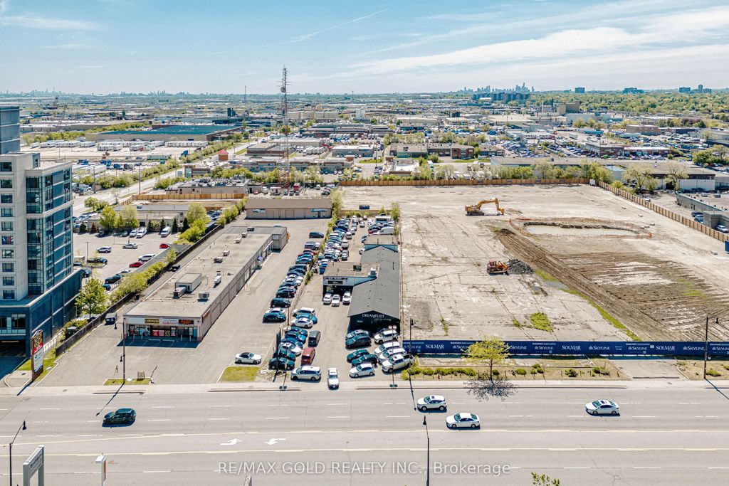 243 Queen Street E F1, Brampton