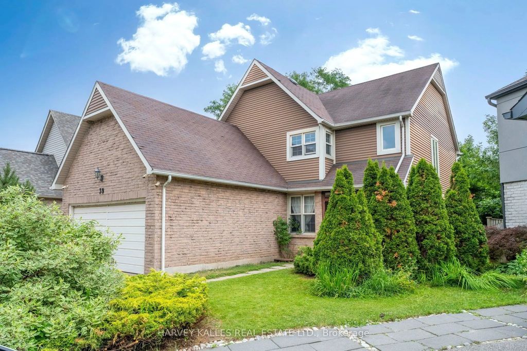 39 Newington Crescent, Toronto W08