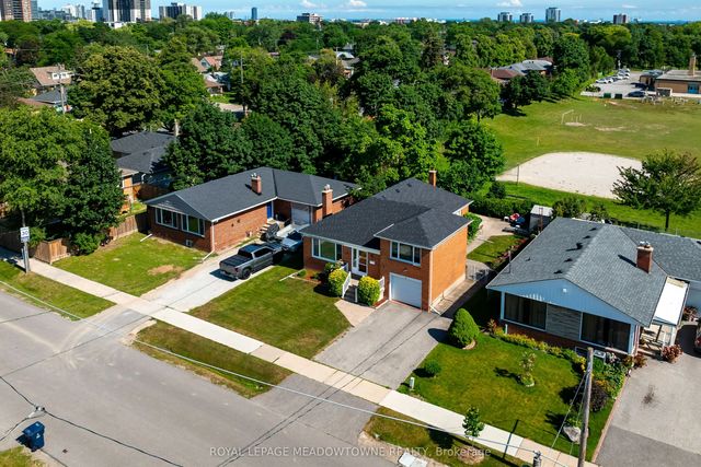 5 Boreal Road, Toronto W08