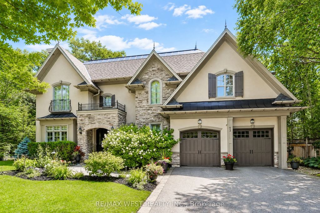 92 Pinetree Way, Mississauga