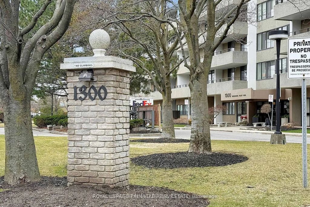1300 Mississauga Valley Boulevard 902, Mississauga