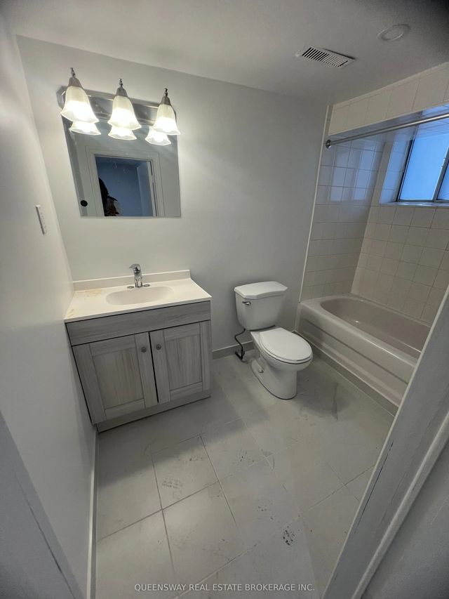 1389 Lansdowne Avenue, Toronto W03