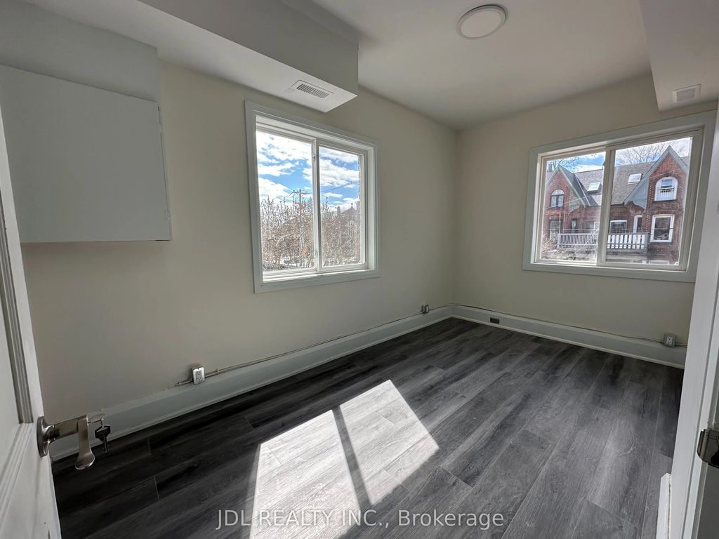 5 Sorauren Avenue 5, Toronto W01