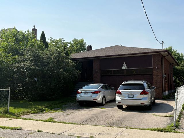 40 Macdonald Street, Toronto W06