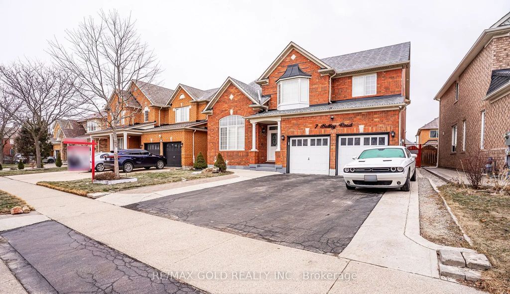 7 Bettey Road, Brampton