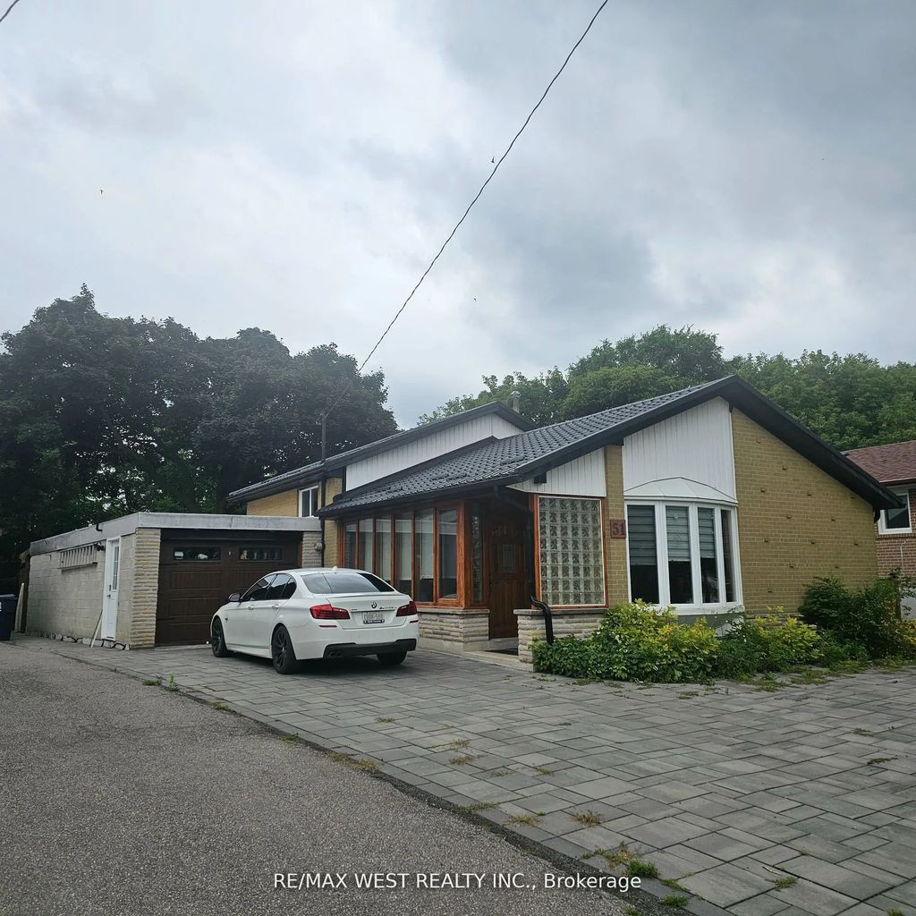 51 Monterrey Drive Upper, Toronto W10
