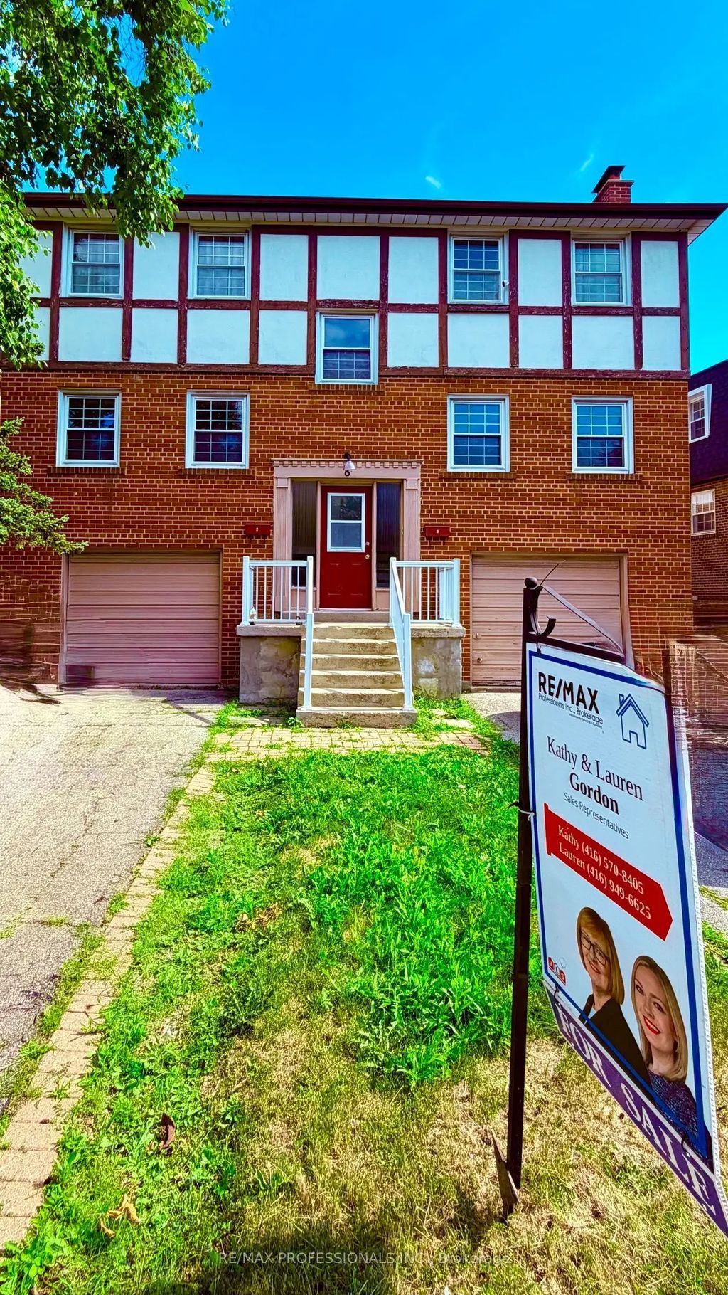 8 Bridesburg Drive, Toronto W09
