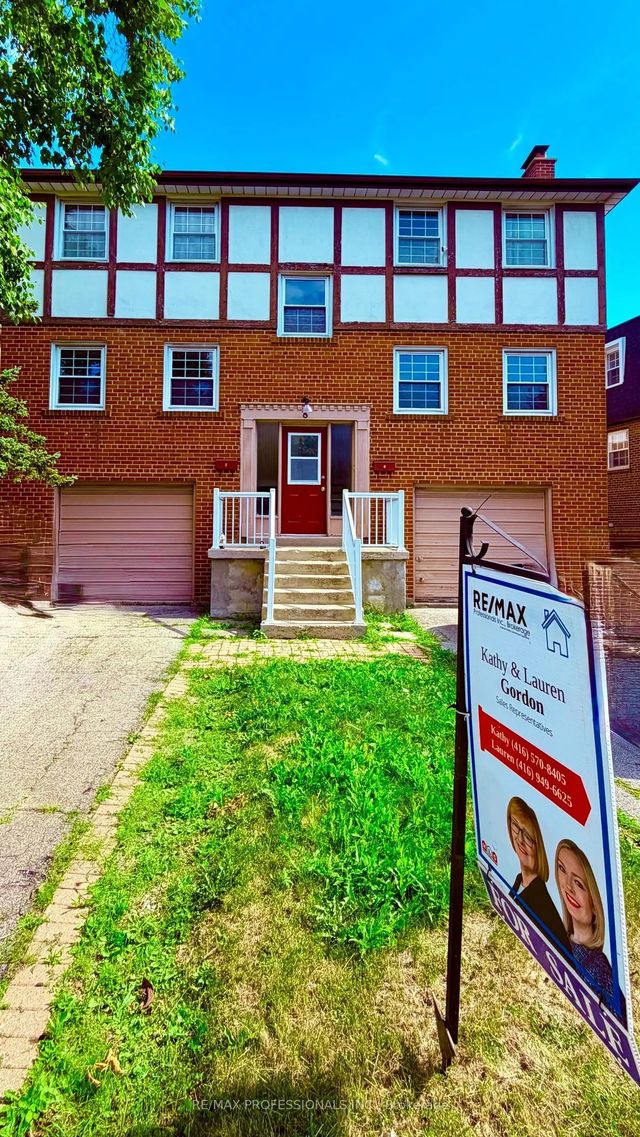 8 Bridesburg Drive, Toronto W09