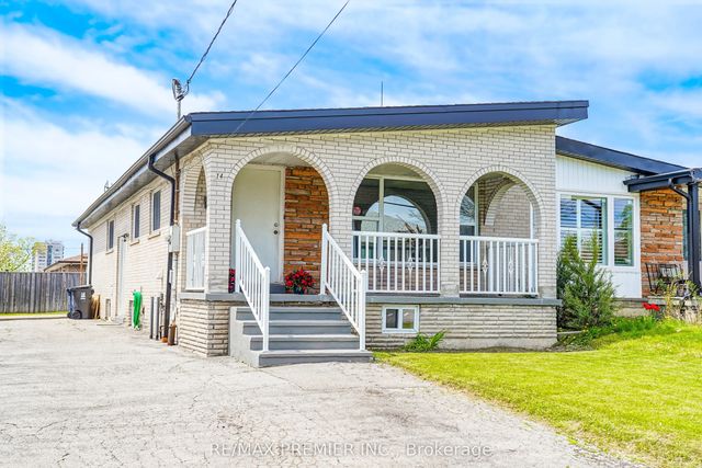14 Yatescastle Drive, Toronto W05