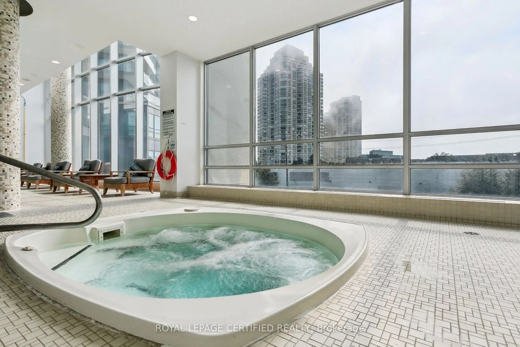 2240 Lakeshore Boulevard W 1208, Toronto W06