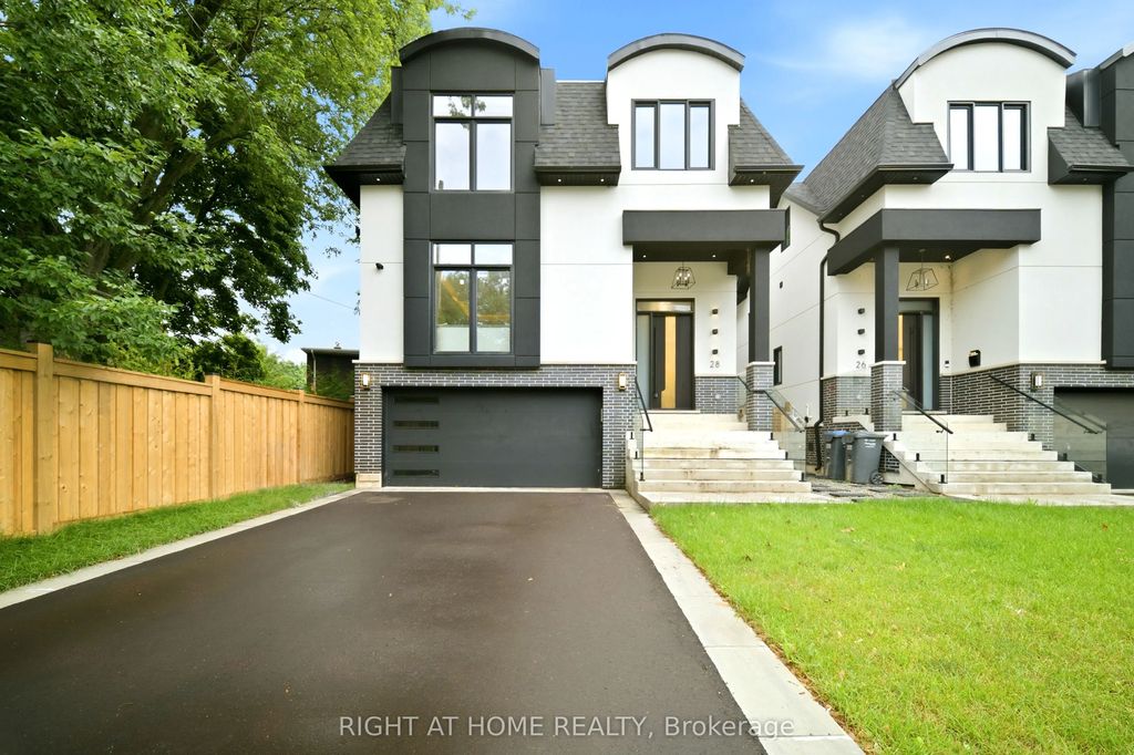 28 Pine Avenue, Mississauga