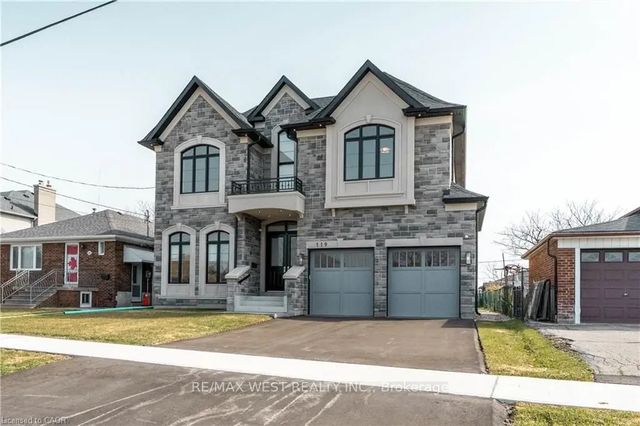 119 Jay Street, Toronto W04