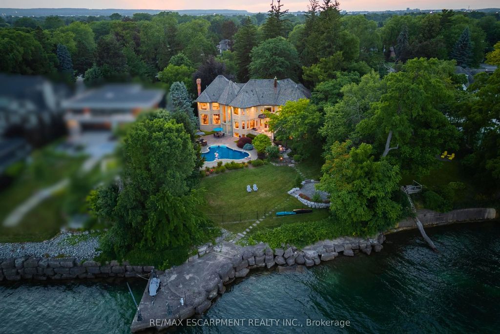 4038 Lakeshore Road, Burlington