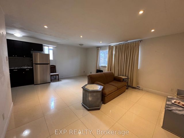 256 Lakeshore Road E 3, Mississauga