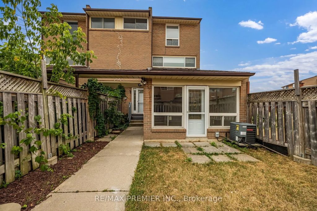 248 John Garland Boulevard 82, Toronto W10