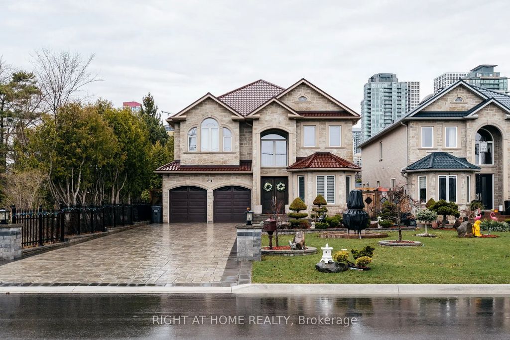 99 Fairview Road W, Mississauga
