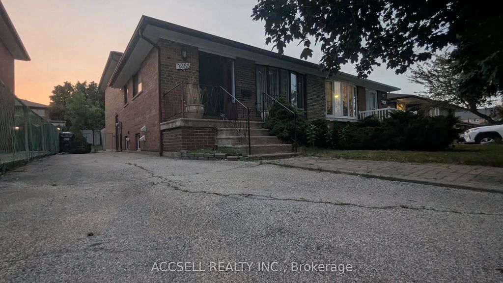 1055 Claredale Road, Mississauga