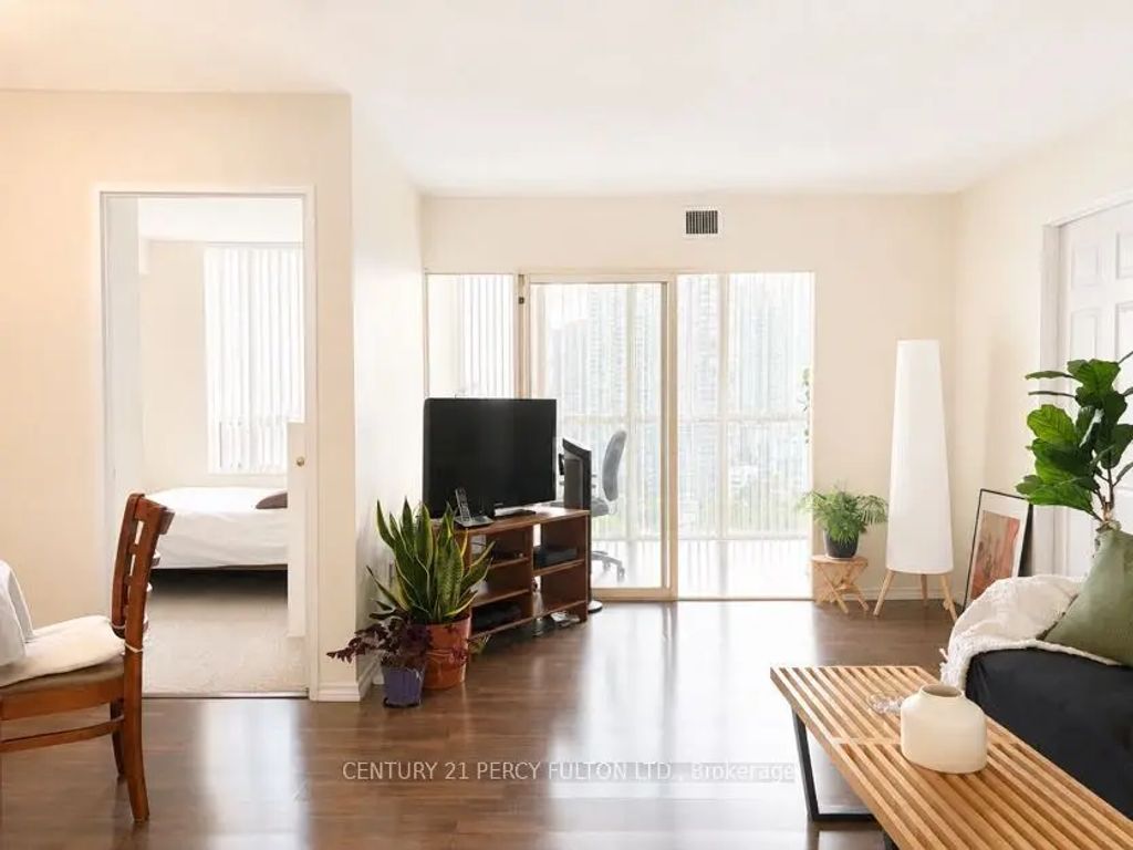 285 Enfield Place 2006, Mississauga