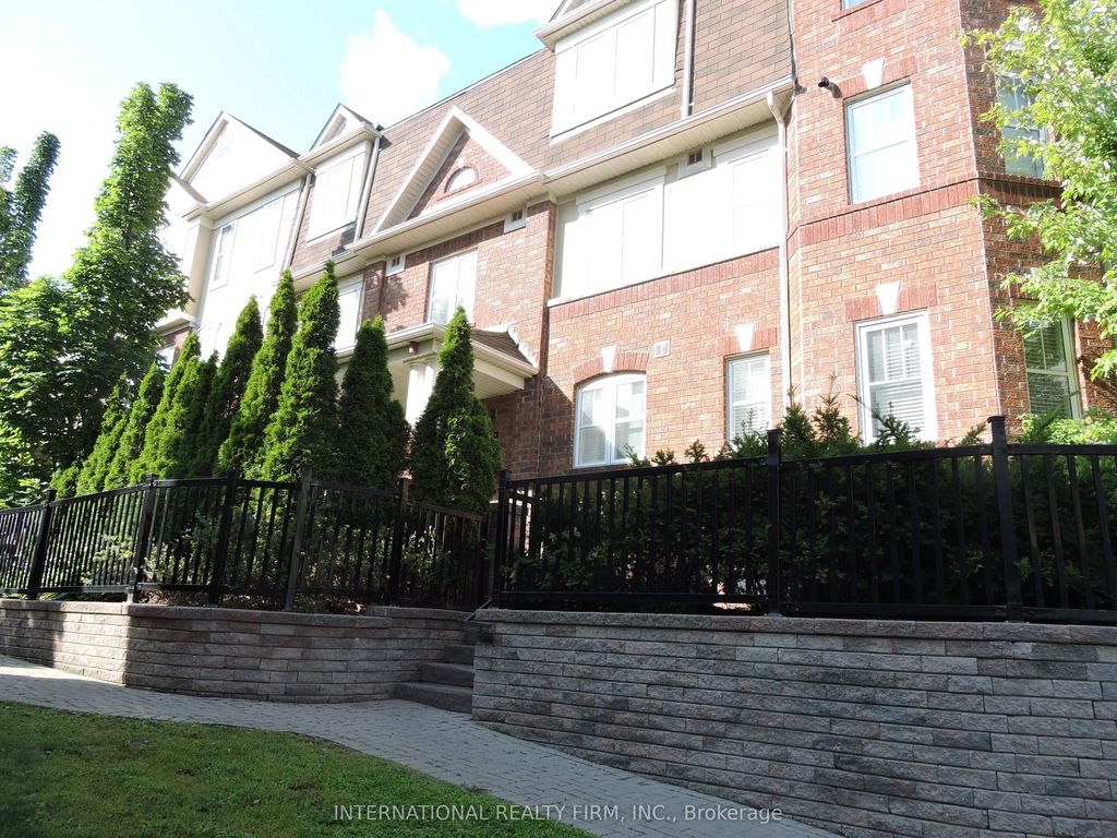 710 Neighbourhood Circle 5, Mississauga