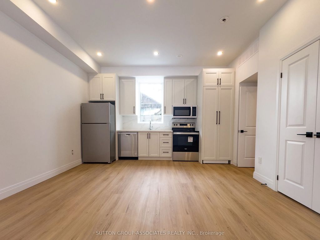 62 Hartley Avenue Laneway, Toronto W04