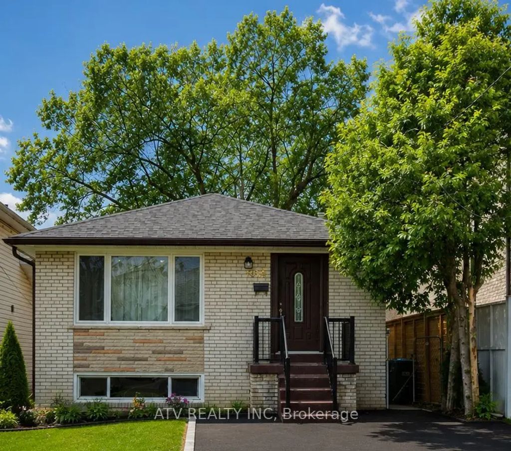 1064 Eastmount Avenue E, Mississauga