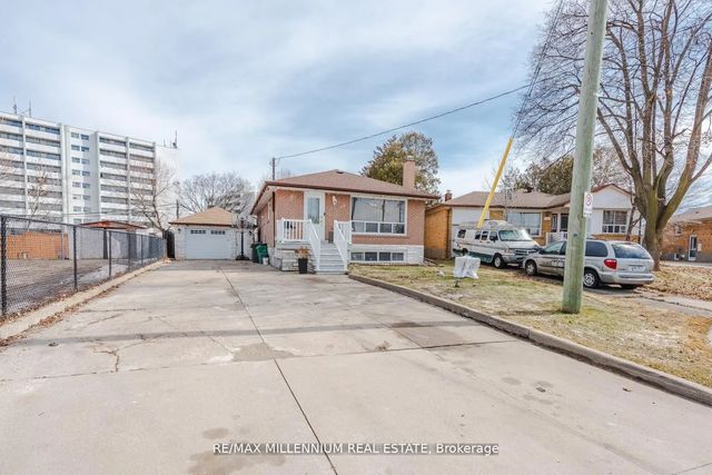 13 Cumberland Drive, Brampton