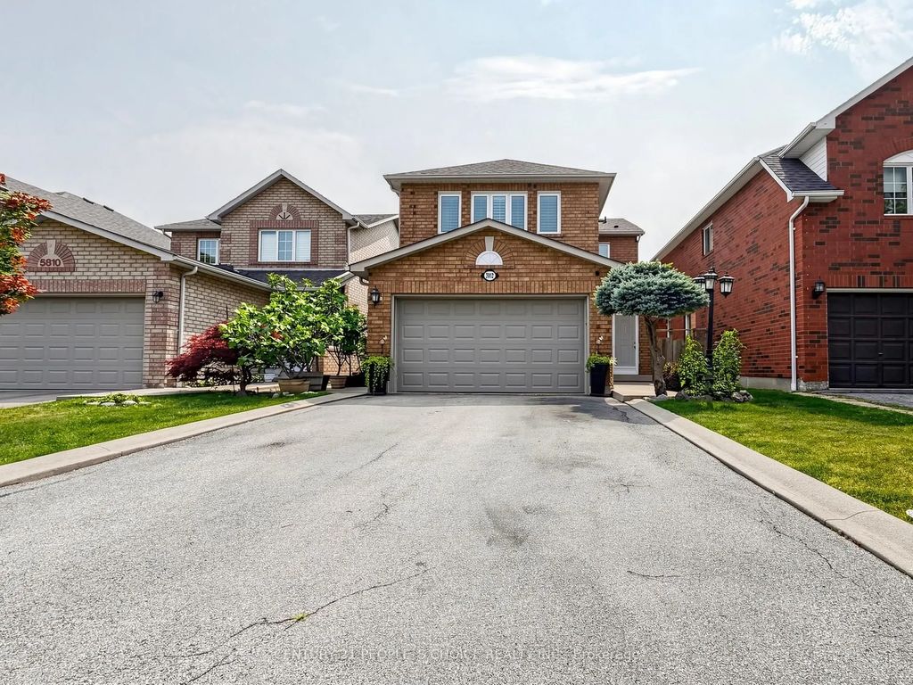 5812 Sidmouth Street, Mississauga