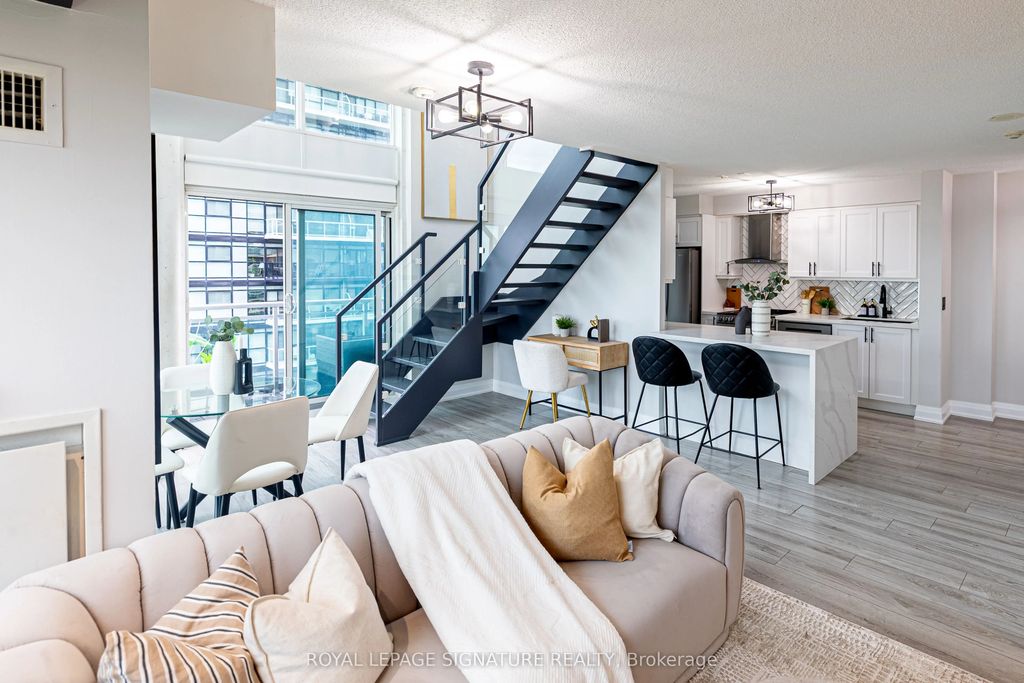 155 Legion Road N 1905, Toronto W06