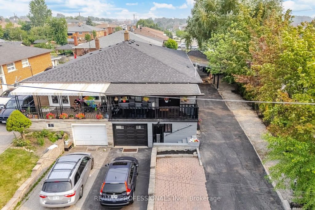 50 Cobb Avenue, Toronto W05