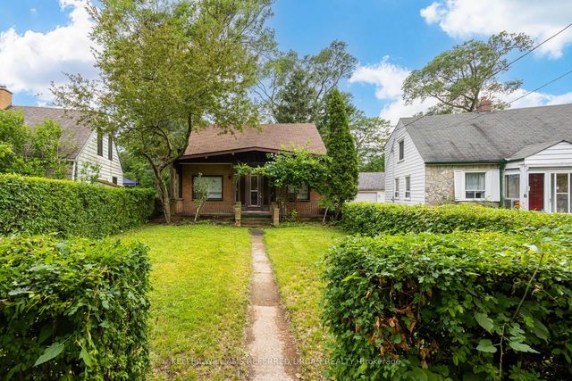 7 Saunders Crescent, Toronto W07