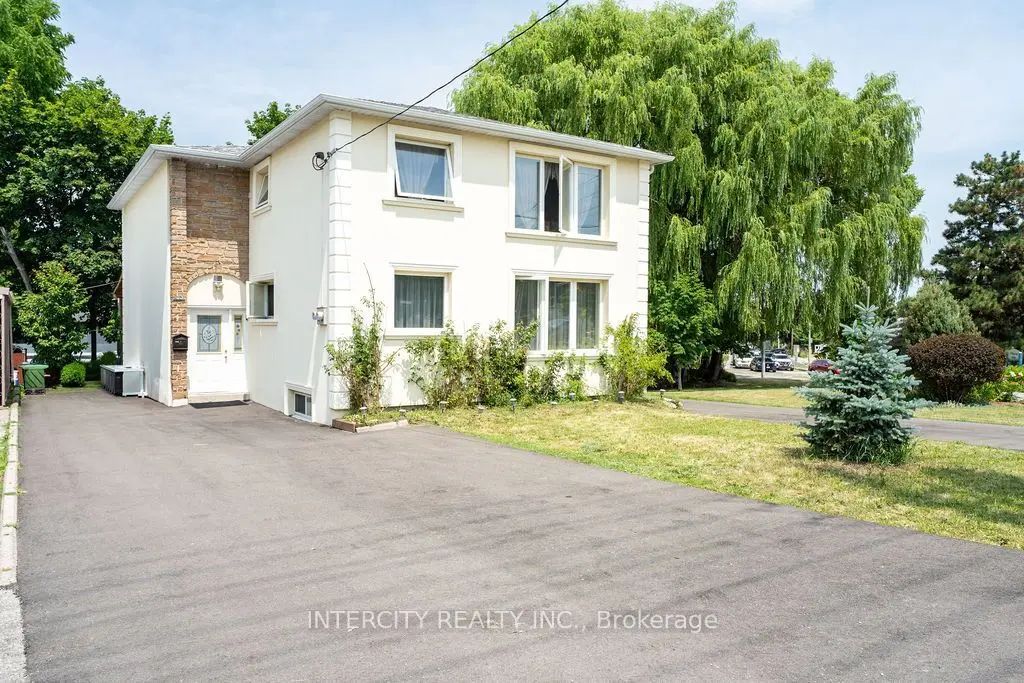 100 Dixon Road, Toronto W09