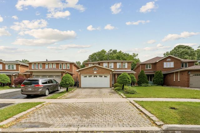 102 Coronation Circle, Brampton