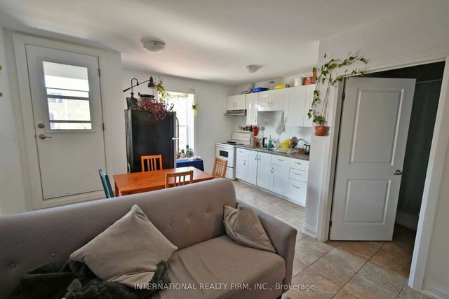 1262 Bloor Street W 2a, Toronto W02
