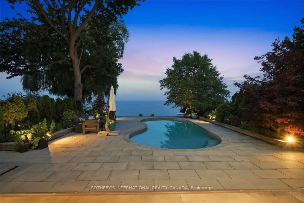 102 Cumberland Drive, Mississauga