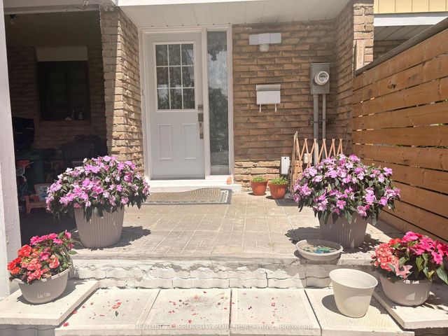 244 Royal Salisbury Way, Brampton