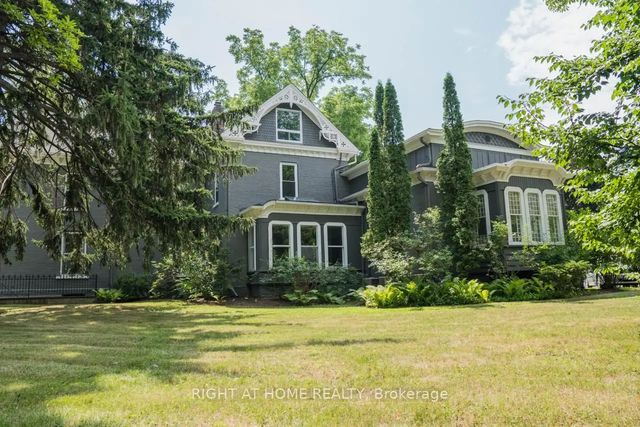 164 Trafalgar Road 1, Oakville
