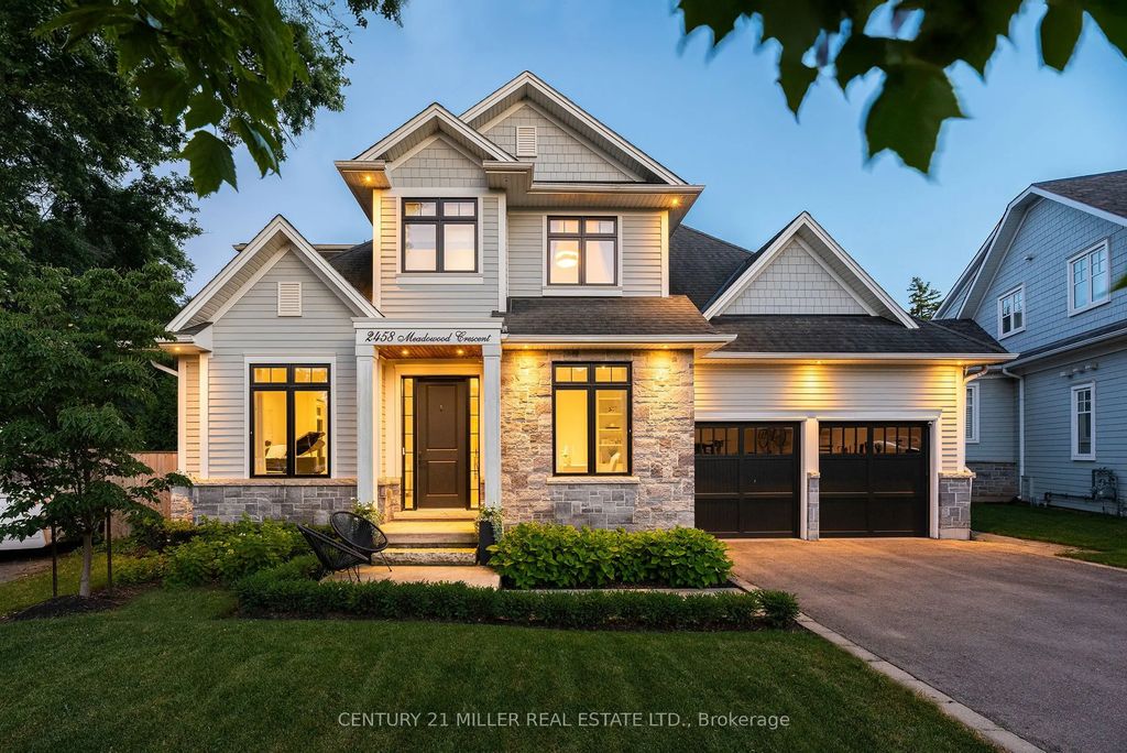2458 Meadowood Crescent, Oakville