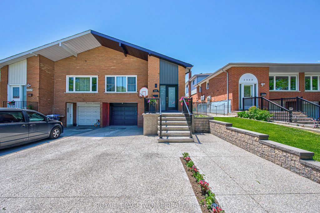 2560 Palisander Avenue, Mississauga