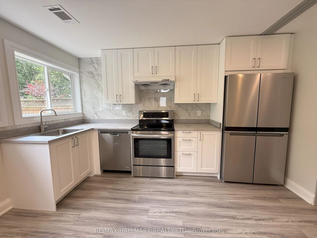 382 Burnhamthorpe Road Garden Suite, Toronto W08