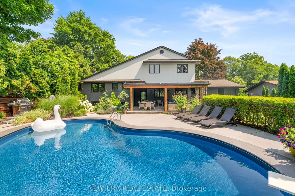 261 Pinetree Way, Mississauga