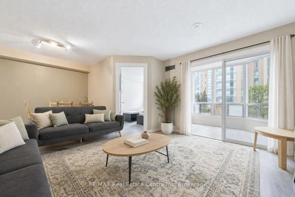 155 Hillcrest Avenue 302, Mississauga