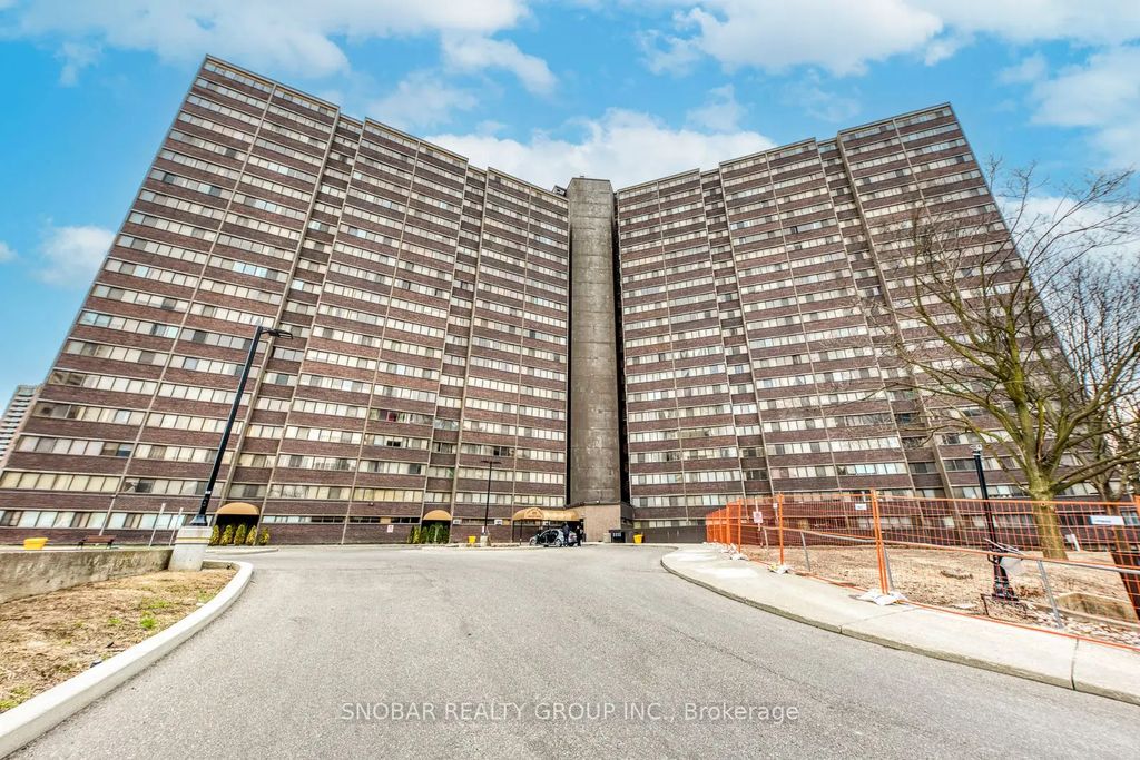 11 Wincott Drive 810, Toronto W09