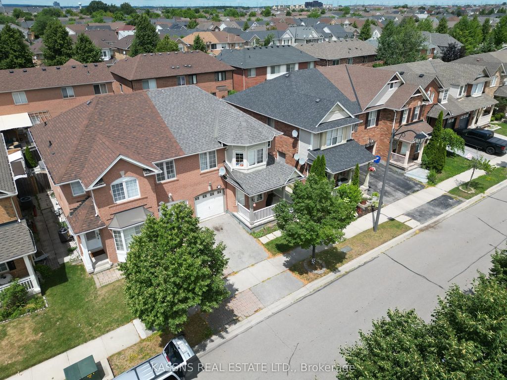718 Irving Terrace, Milton