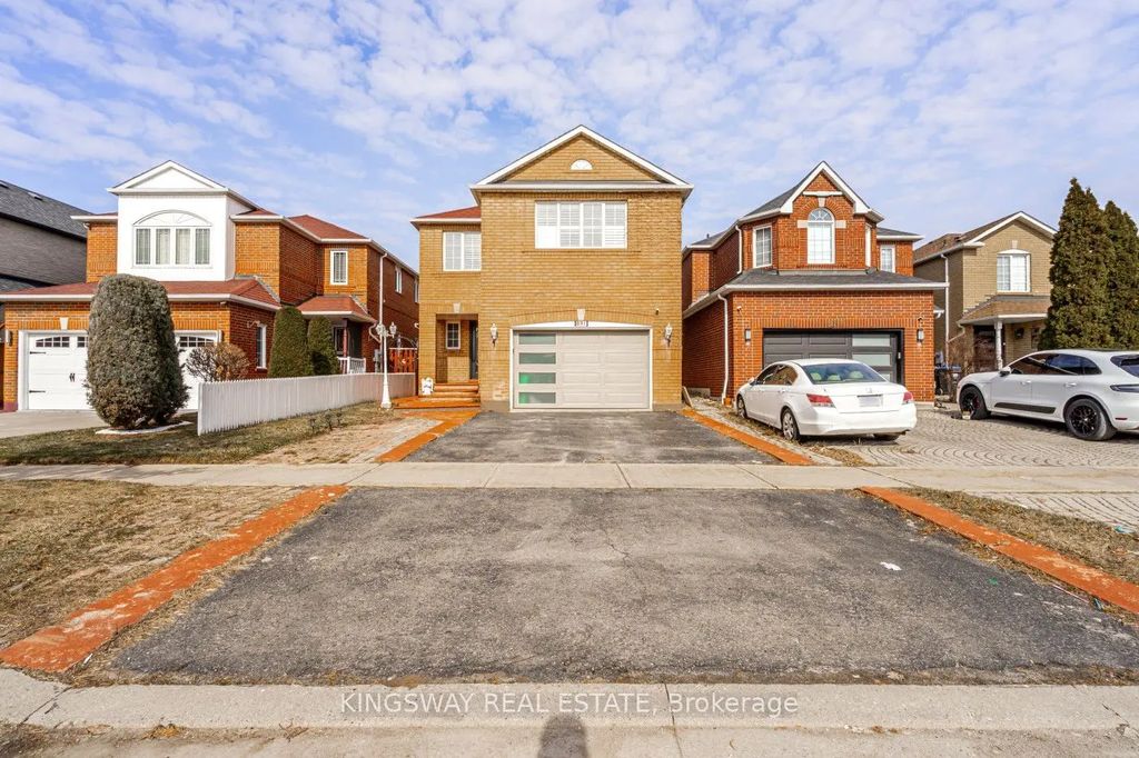 891 Stonebridge Avenue, Mississauga
