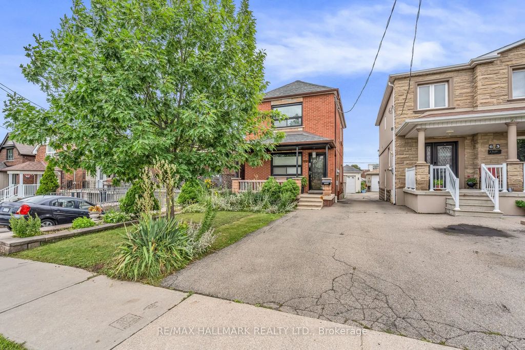 65 Kirknewton Road, Toronto W03
