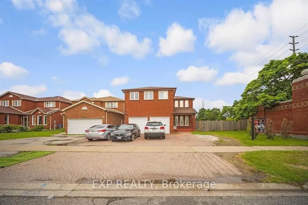 692 Huntington Ridge Drive, Mississauga