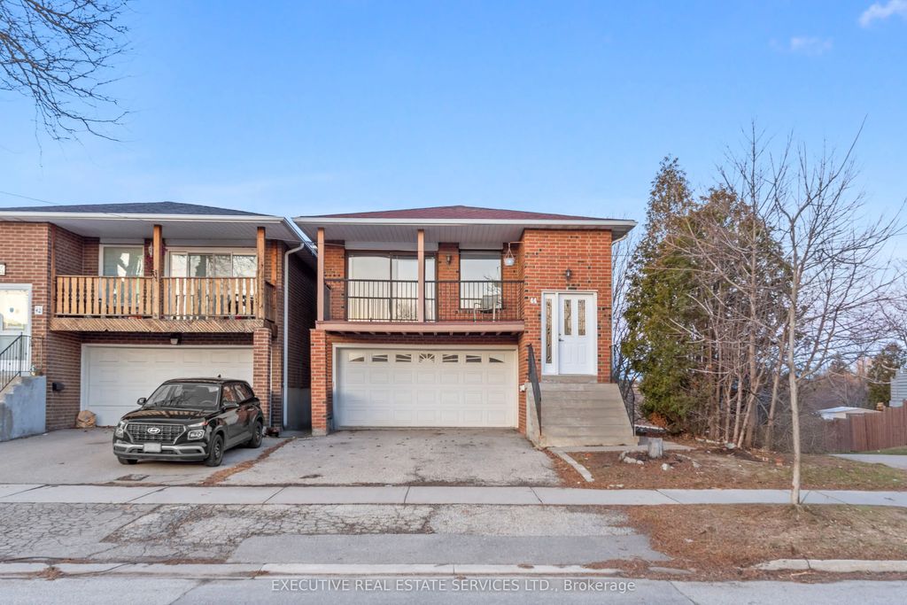 44 Lakecrest Trail, Brampton