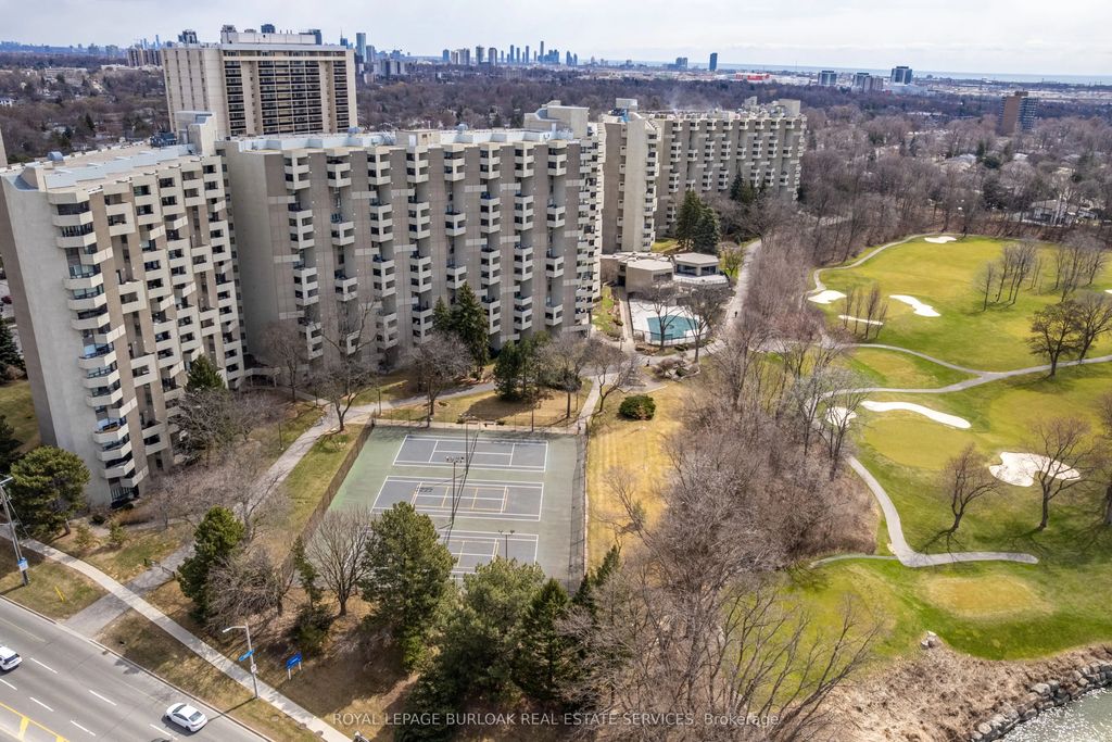 300 Mill Road C34, Toronto W08