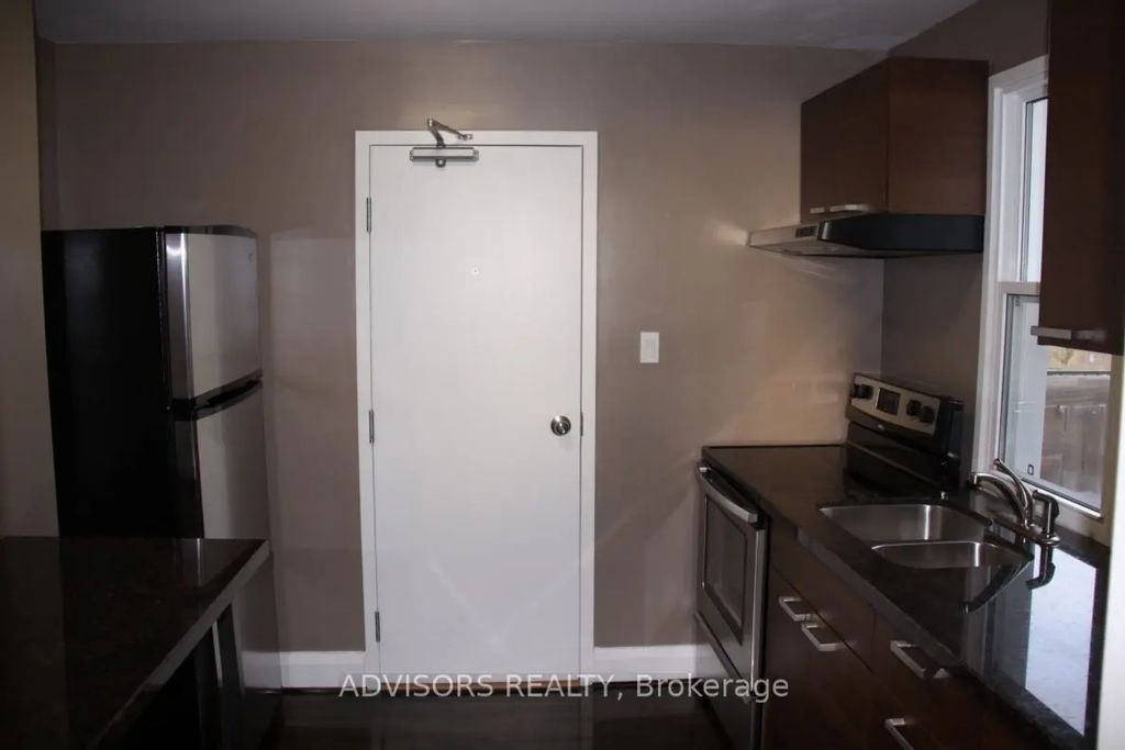 3717 Lakeshore Boulevard W 5, Toronto W06